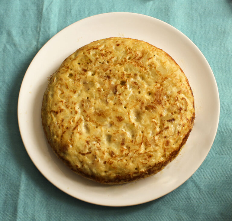 Tortilla de patatas y cebolla